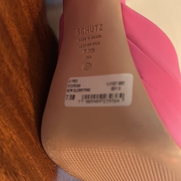 New‼️ Schutz
Elysee Platform Pumps - Picture 7 of 11